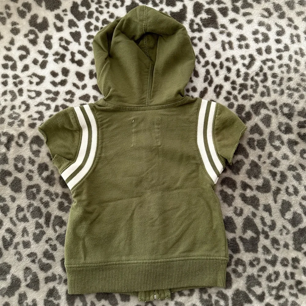 2007 NWOT Old Navy Short Sleeve Hooded Full Zip Top in Green Size 12-18 Months
